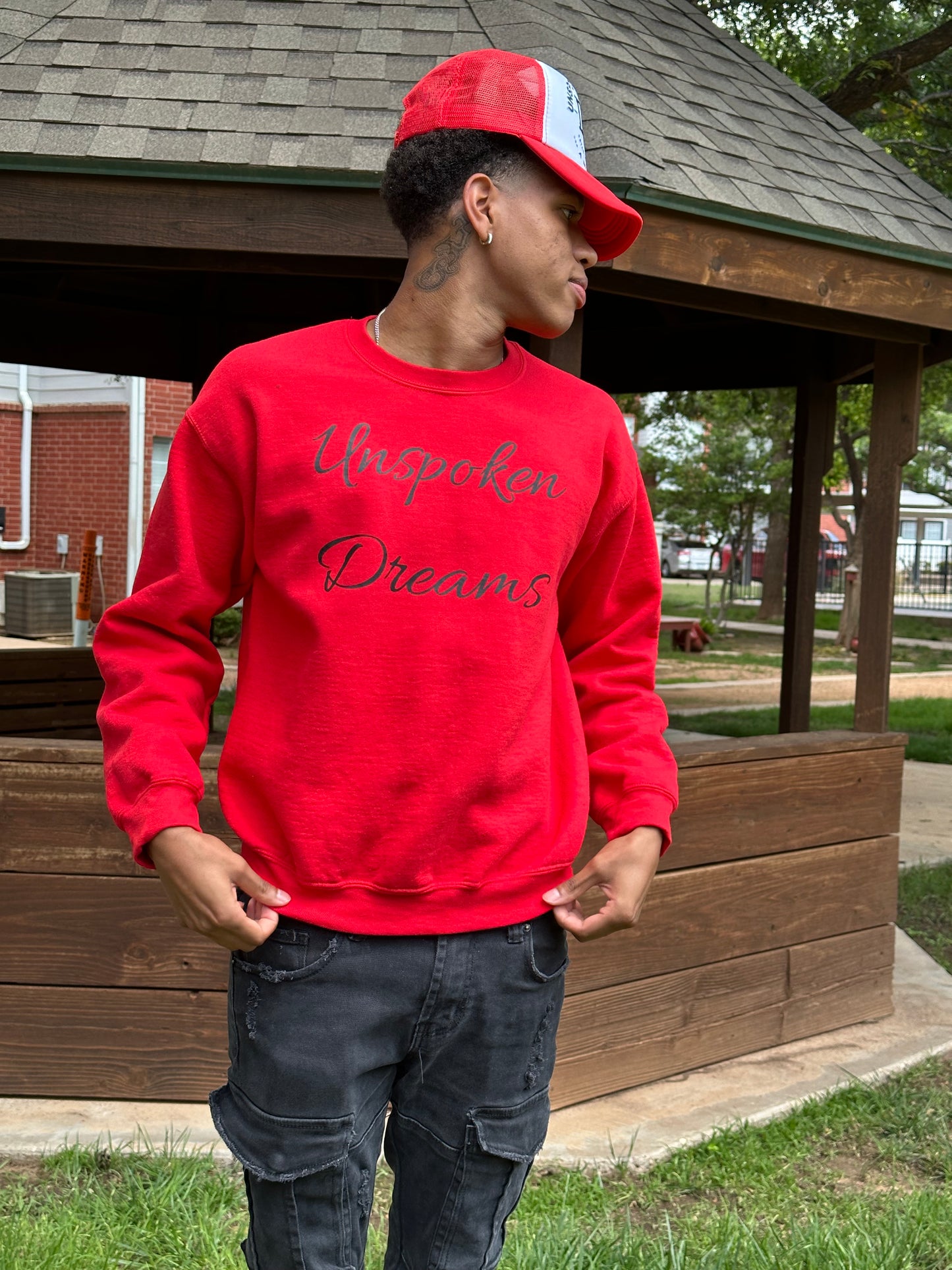 RED CREW NECK SWEATSHIRT