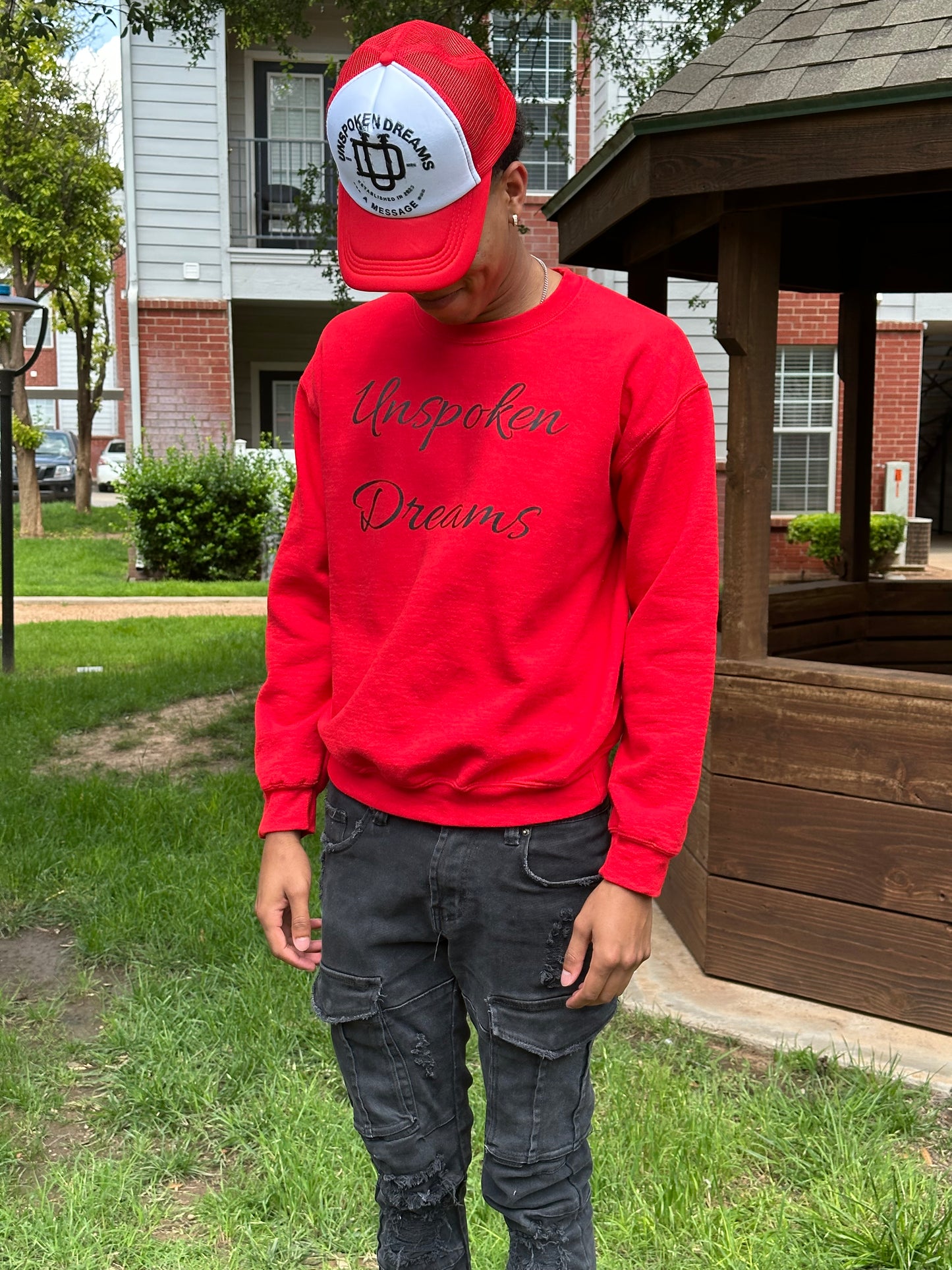 RED CREW NECK SWEATSHIRT